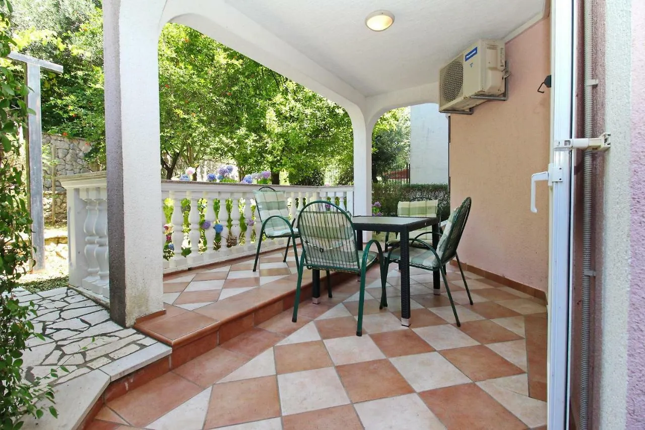 Guest house Apartments Alex Baska