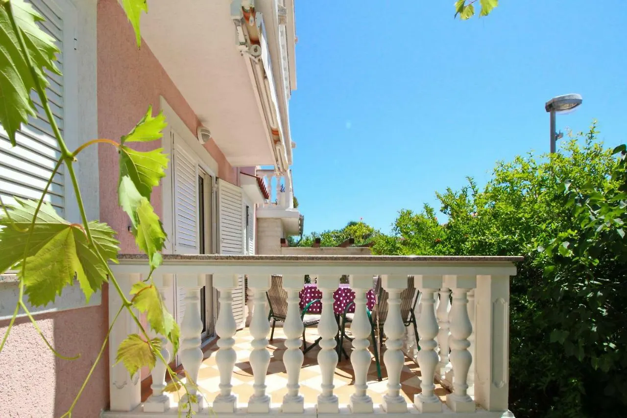 Apartments Alex Baška Kroatien